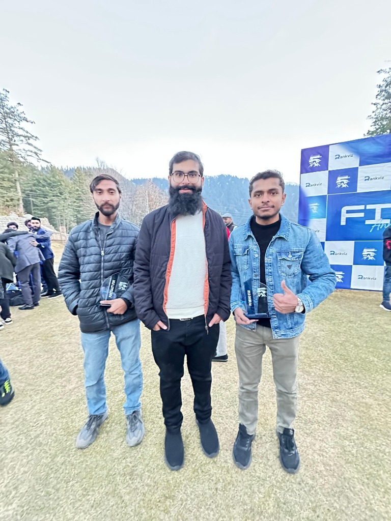Muhammad Mohiz with trophy at Rankviz FI Awards ceremony